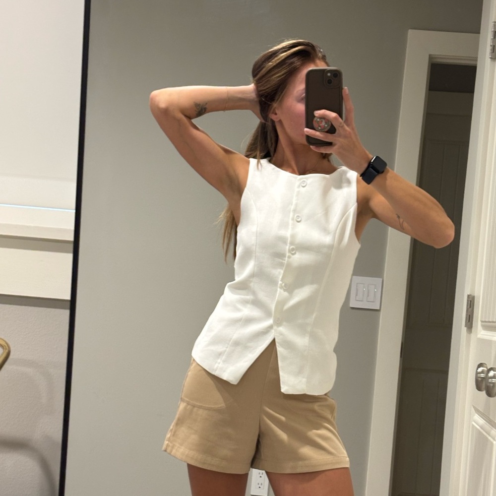 Monteau LA Cream Sleeveless Blouse
